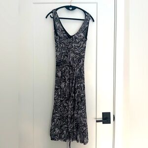 MICHAEL KORS Black White Swirl Dress Midi Gray V-Neck Sleeveless Womens L Petite